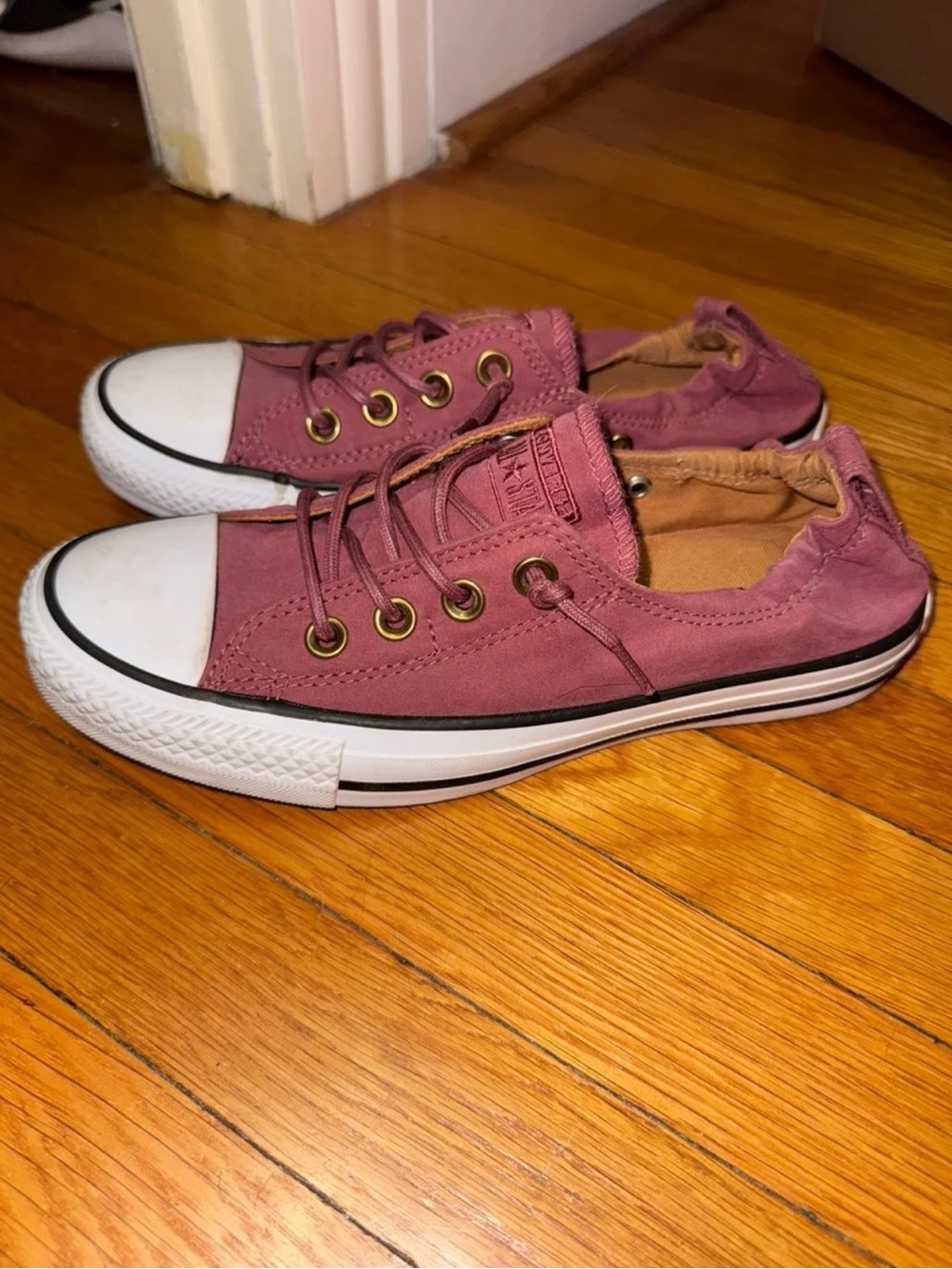 Converse Low-Top Sneakers in Dusty Rose Canvas